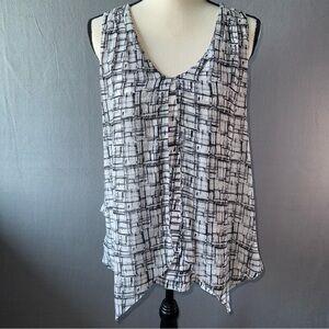 White House Black Market Geometric Black and White Blouse Flowy sleeveless S